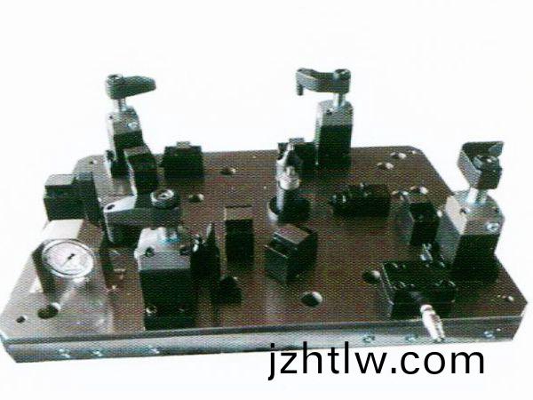 齒輪(lun)室(shi)罩(zhao)蓋液(ye)壓(ya)裌(jia)具